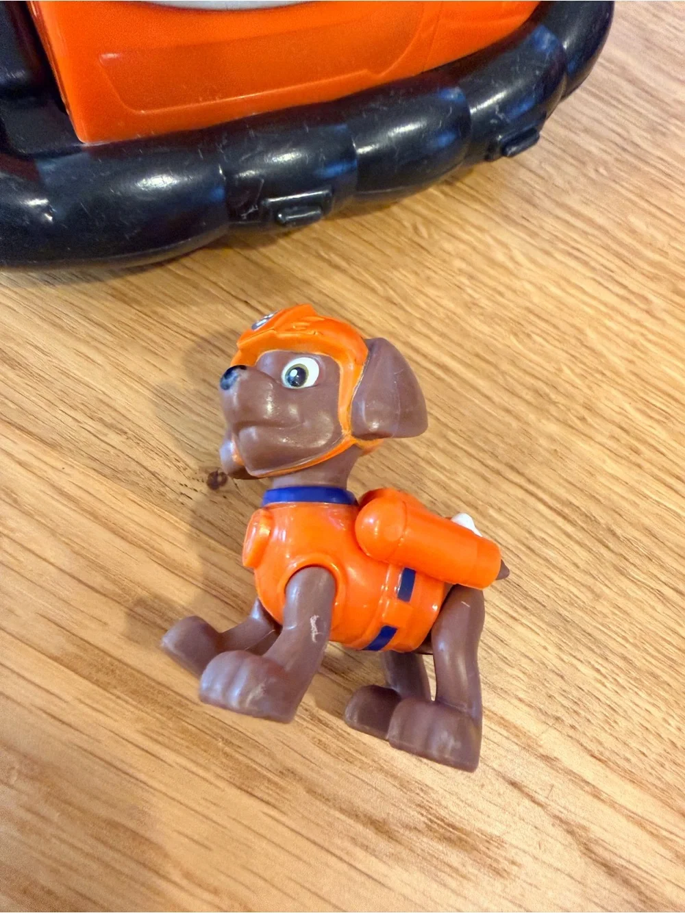 PAW Patrol Zuma’s Hovercraft Toy Vehicle with Collectible Zuma Figure